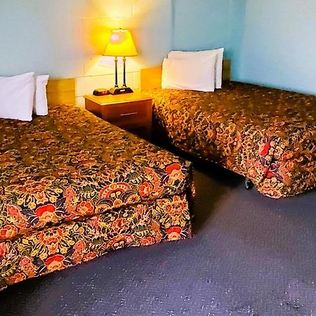 Holiday Host Motel & Rv Park 소노라 외부 사진