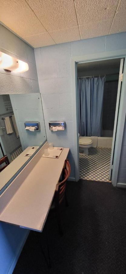 Holiday Host Motel & Rv Park 소노라 외부 사진