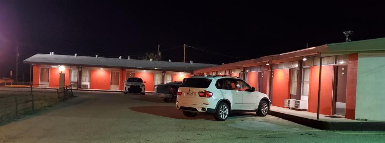 Holiday Host Motel & Rv Park 소노라 외부 사진