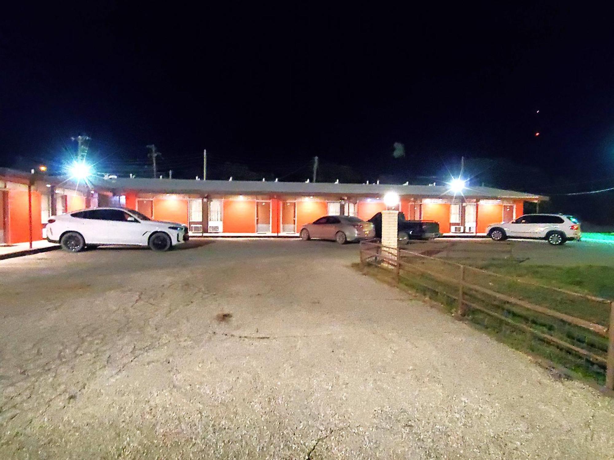 Holiday Host Motel & Rv Park 소노라 외부 사진