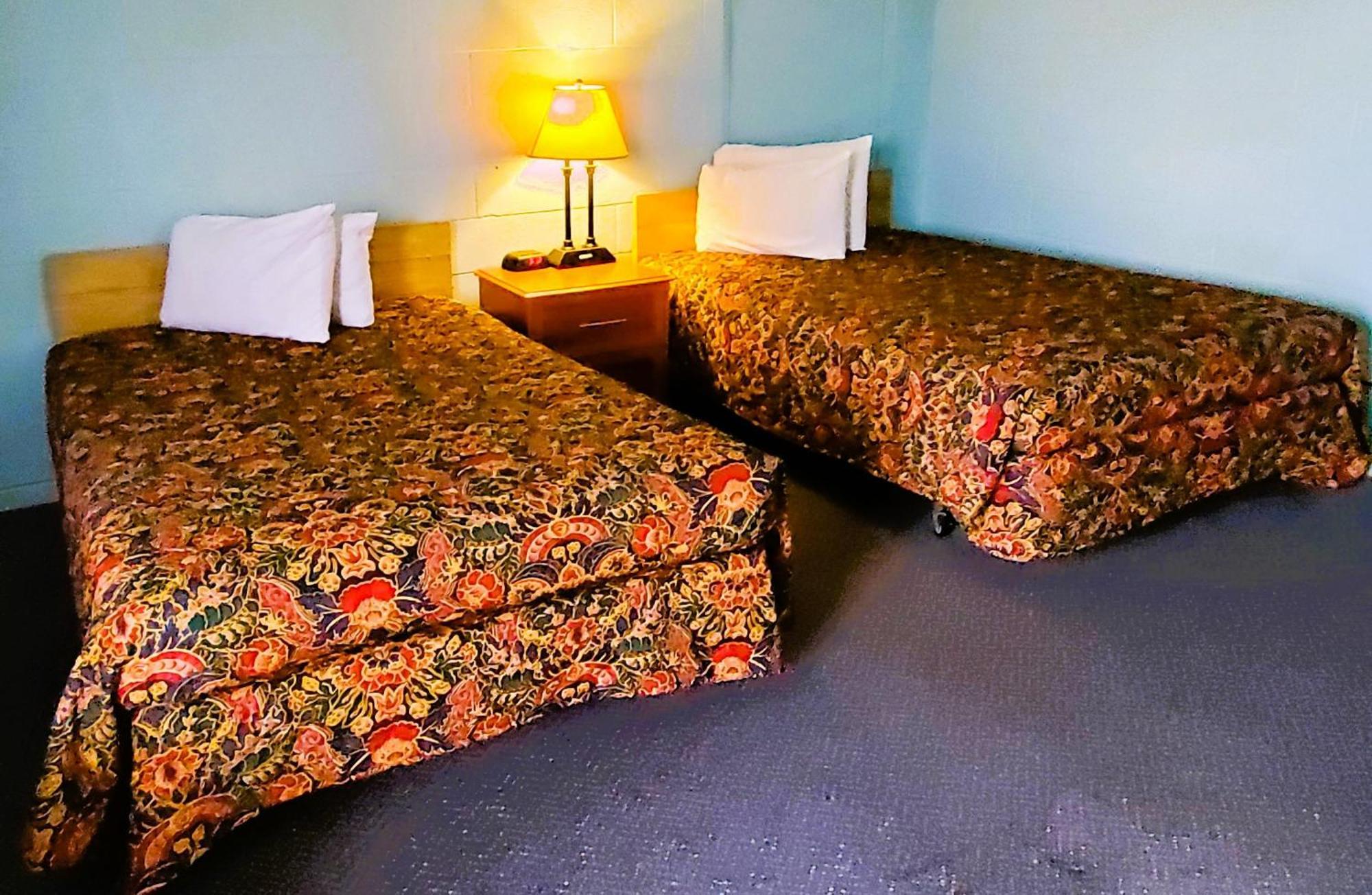 Holiday Host Motel & Rv Park 소노라 외부 사진