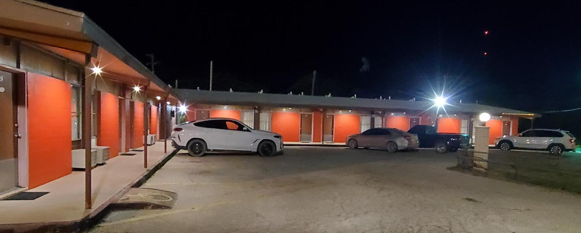 Holiday Host Motel & Rv Park 소노라 외부 사진